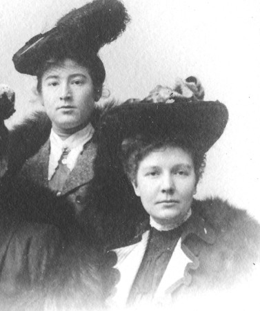 The owners of the tea room, Ethel Betts Weston (left) and Abigail Rundel (right) in 1903. From the Wilton Historical Society permanent collection.